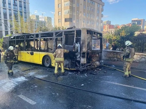 Yine bir İETT yangını! Ya yanıyor ya bozuluyor